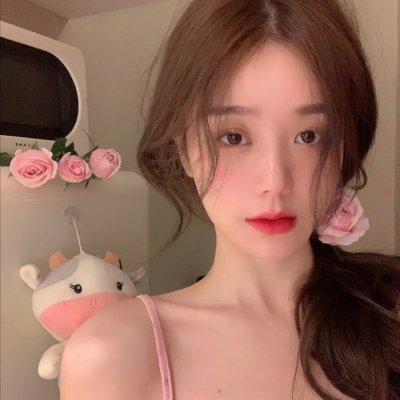 穿盔甲的少女
